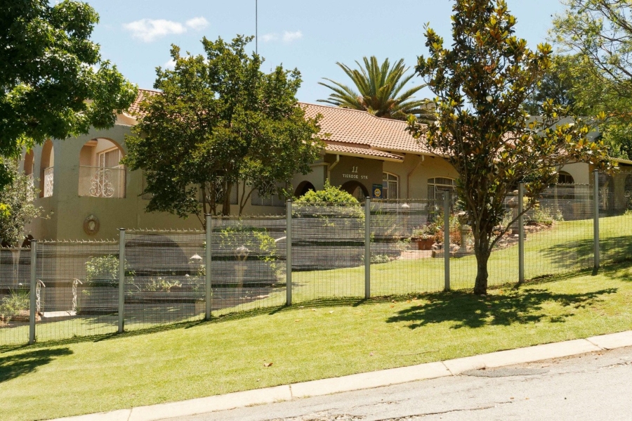 5 Bedroom Property for Sale in Wilkoppies North West
